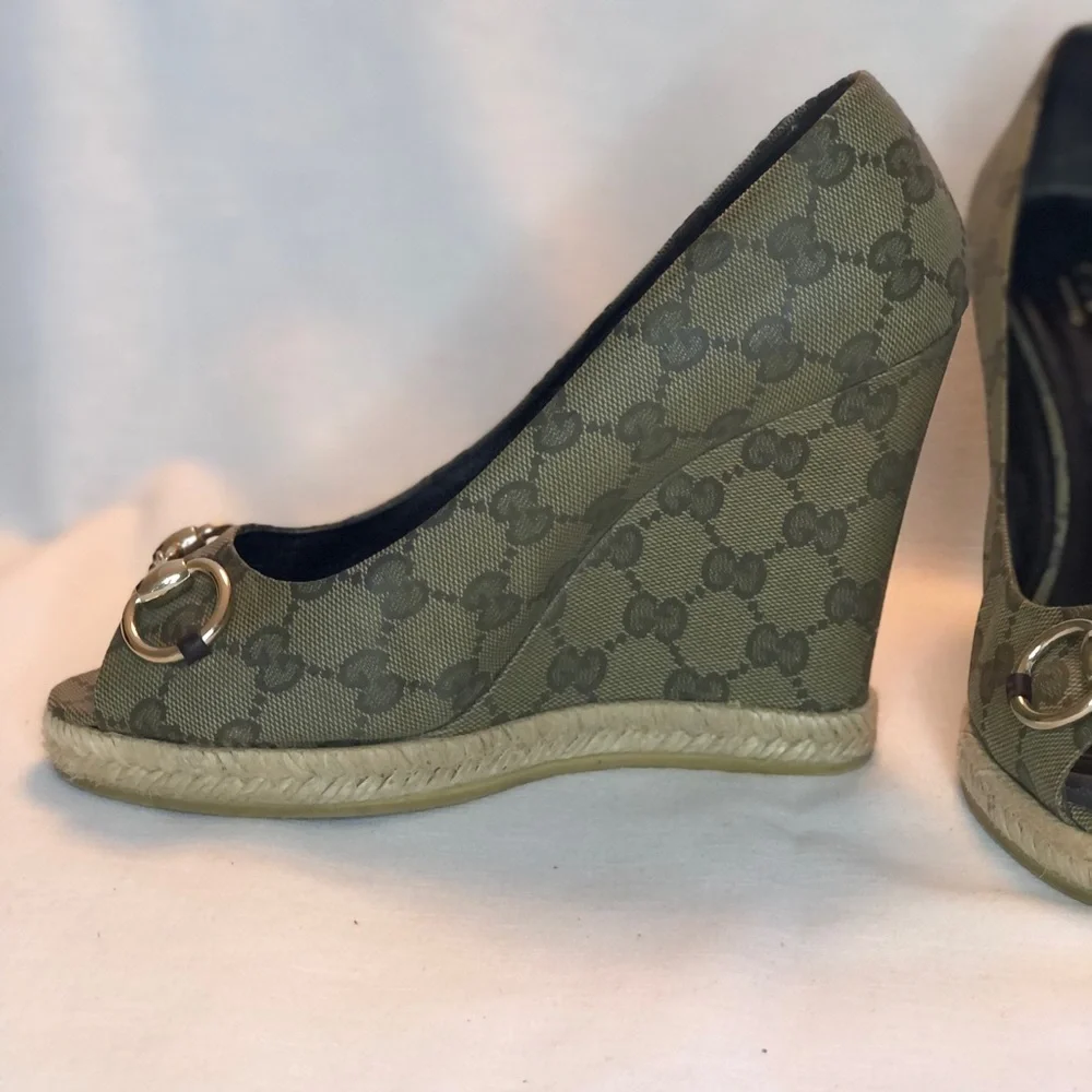 Ladies Shoes - Picture 2 of 3
